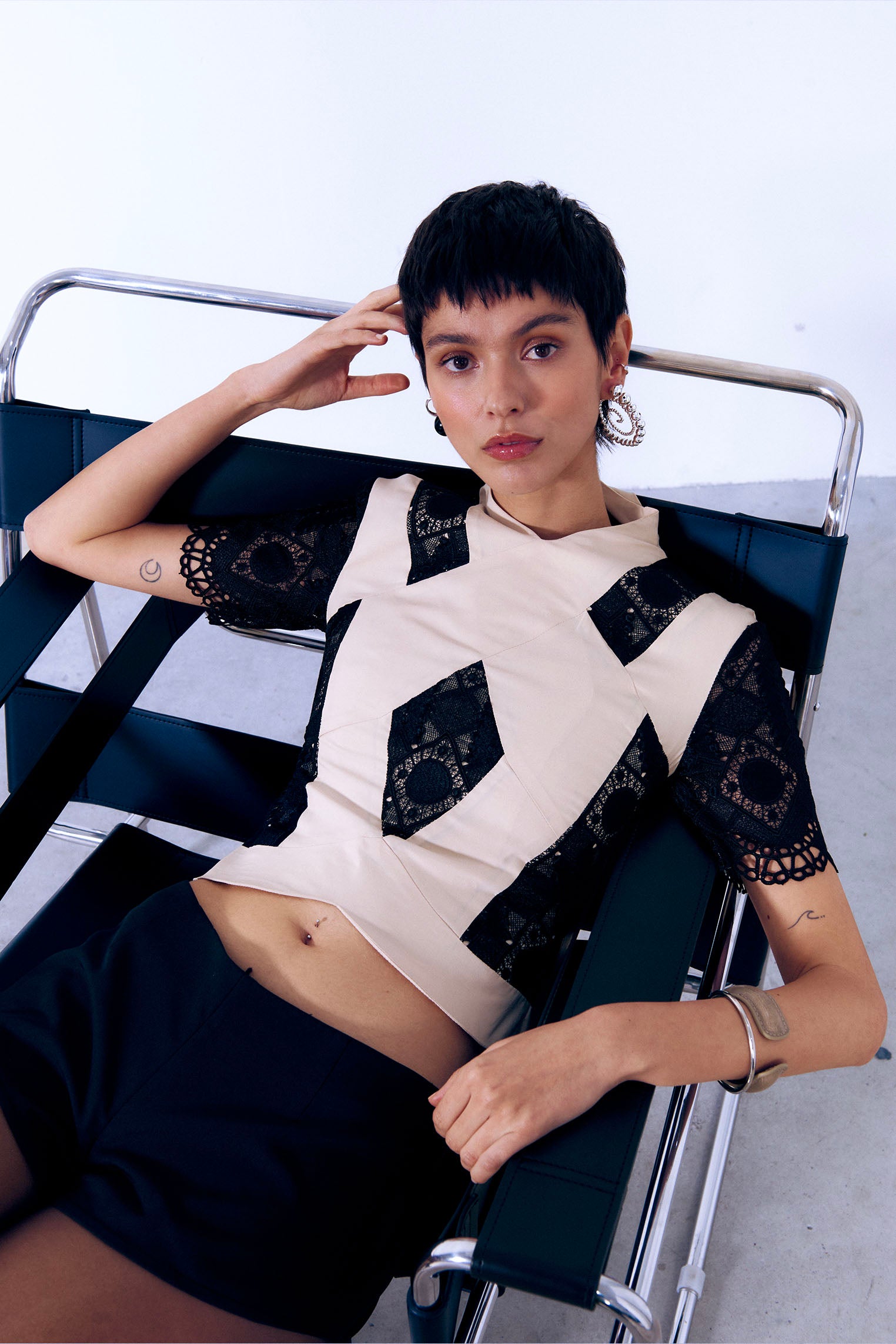 Top cortes étnico beige