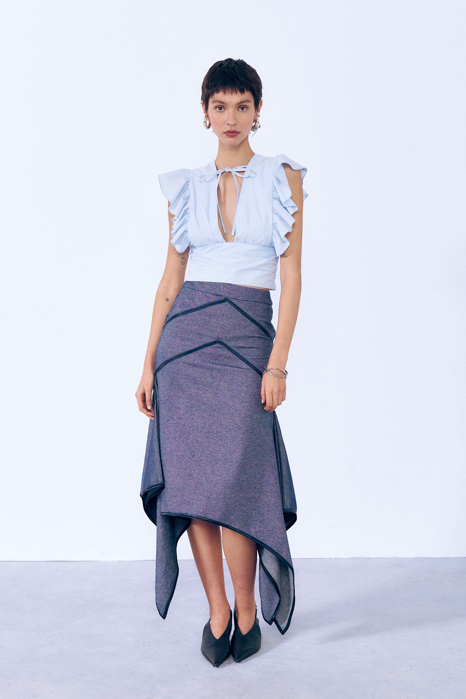 Top con volantes azul