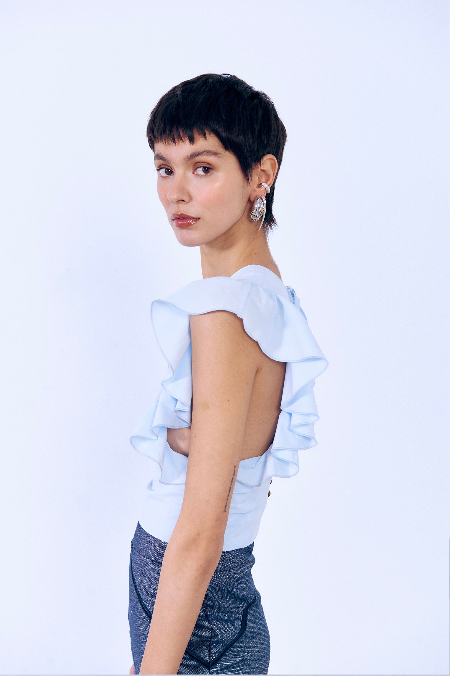 Top con volantes azul