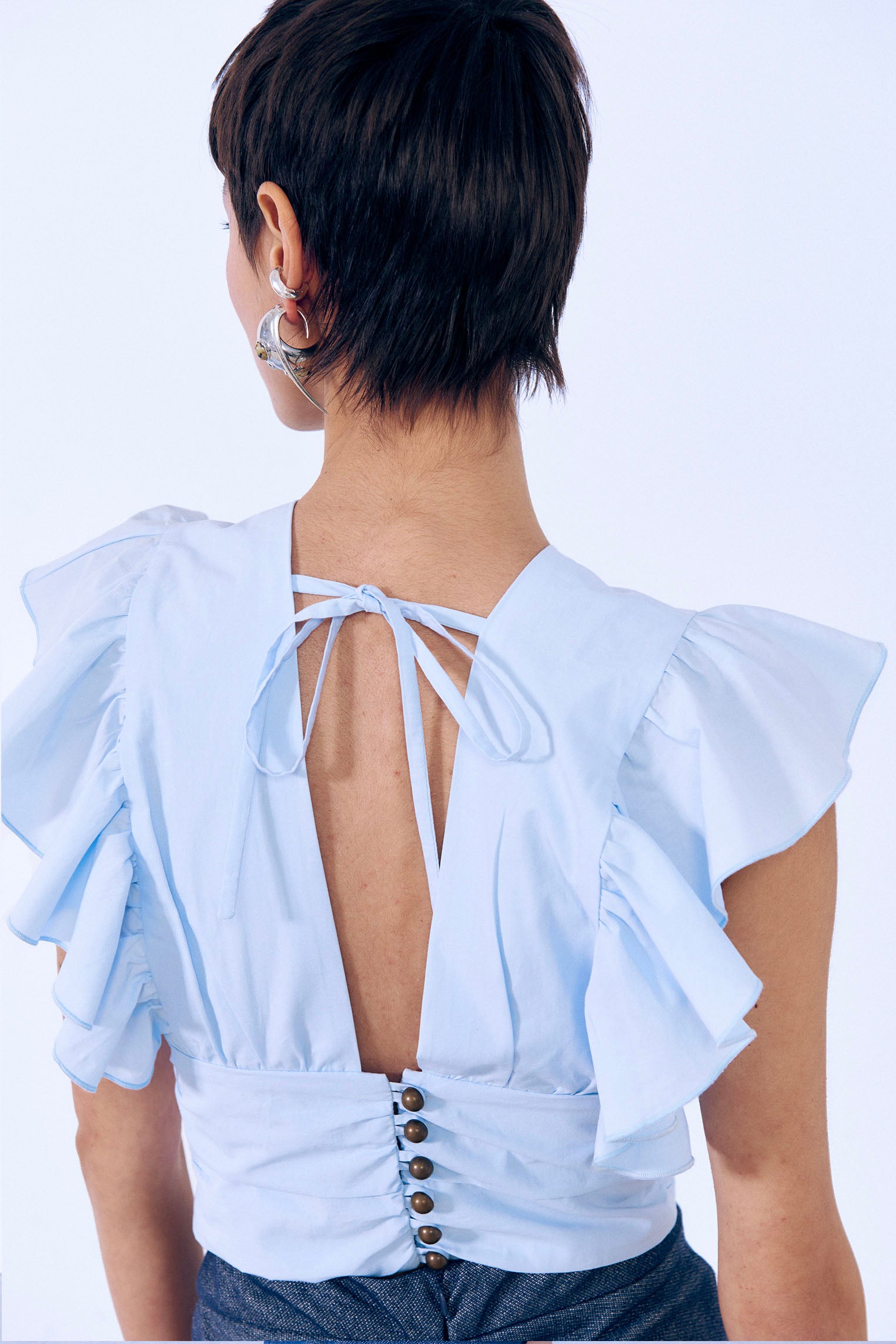 Top con volantes azul