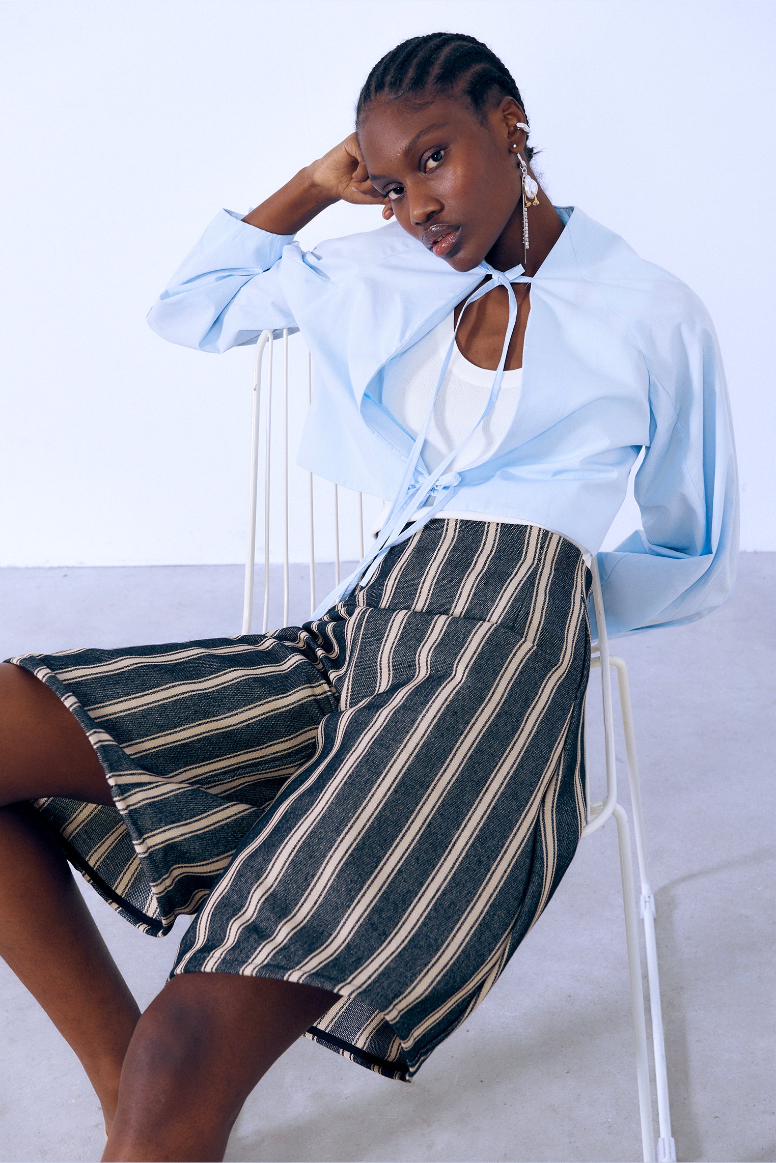 Bermuda estructurada rayas negras