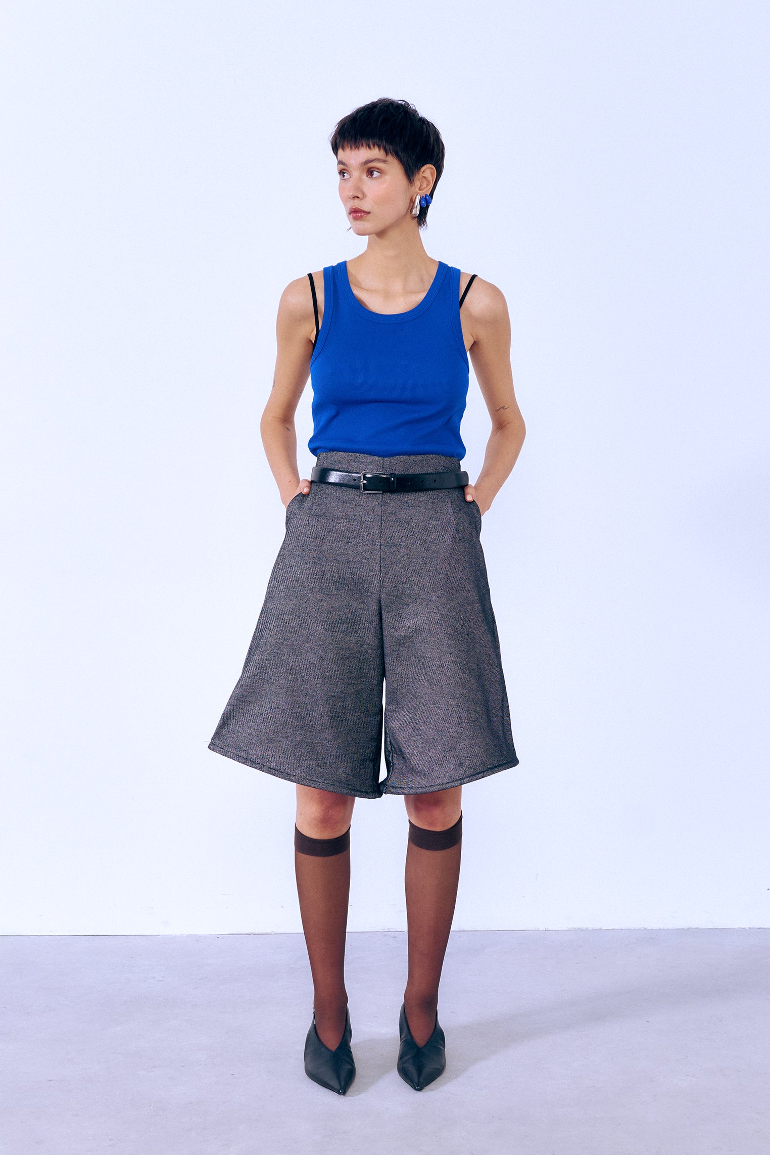 Bermuda estructurada negra