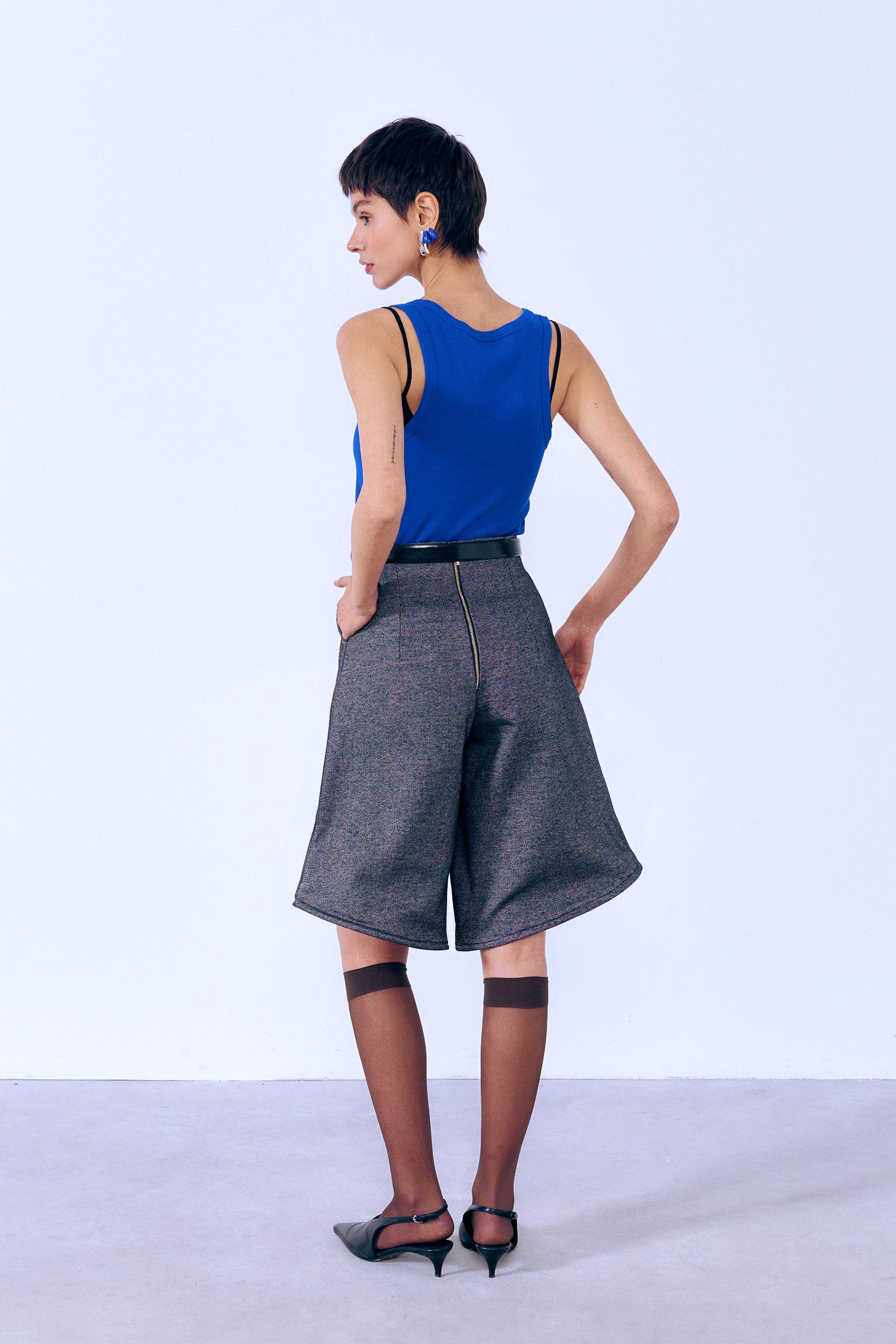 Bermuda estructurada negra