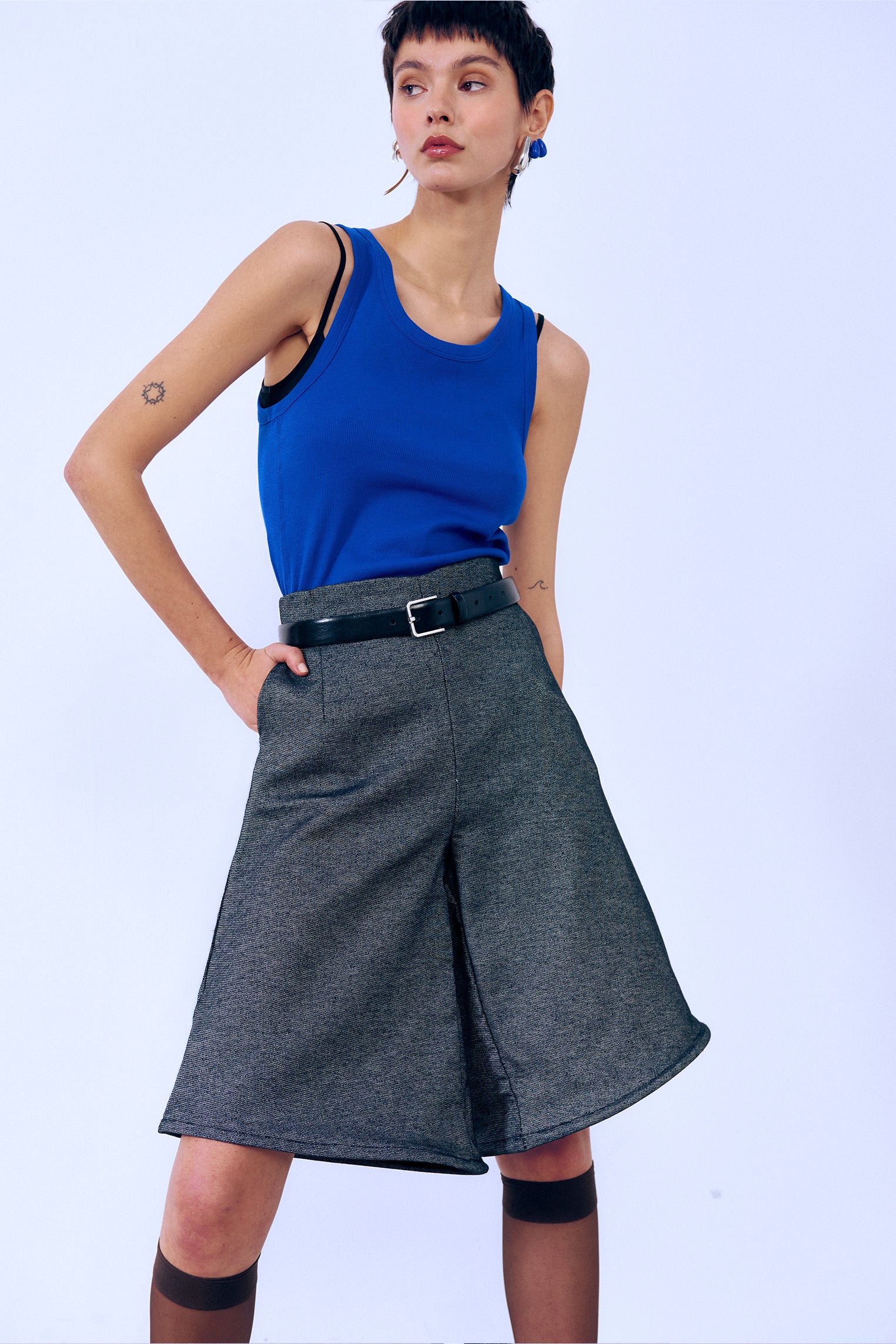 Bermuda estructurada negra