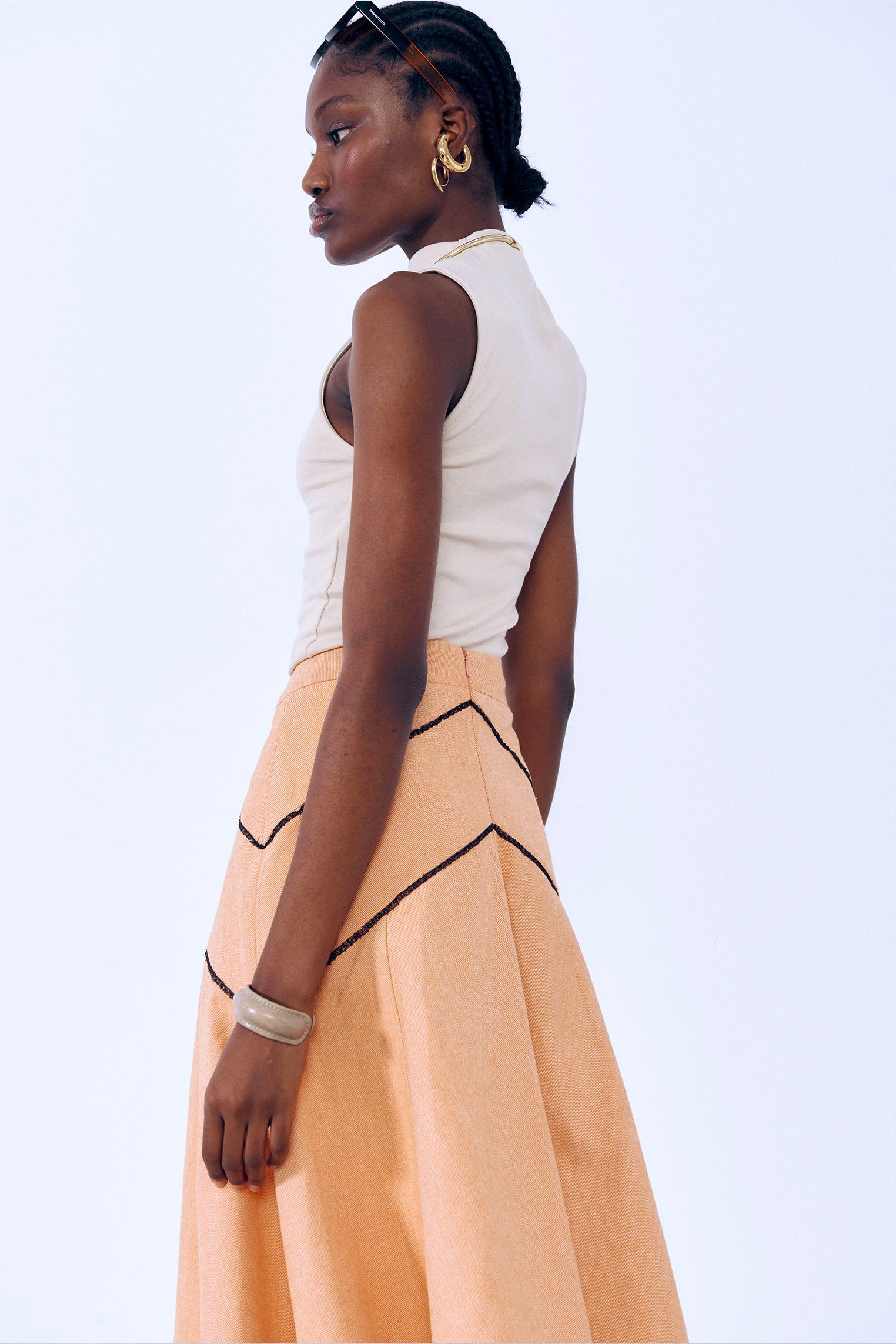 Falda cortes con pasamanería