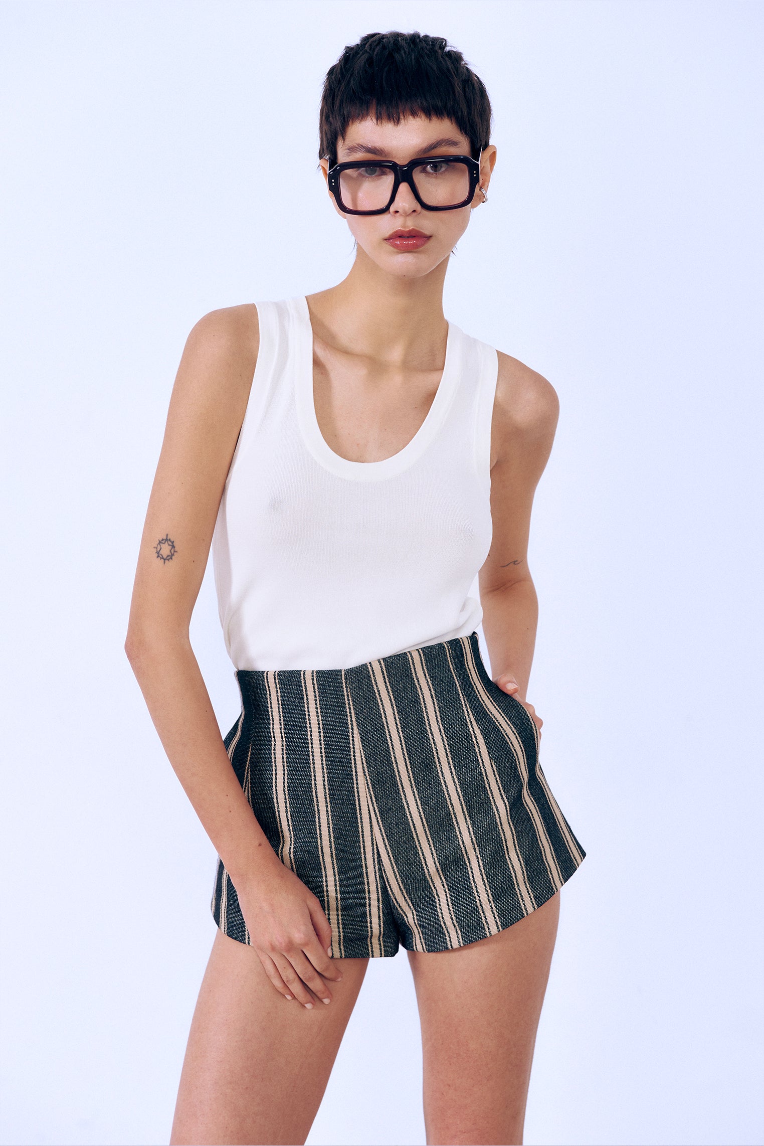 Short estructurado rayas negras