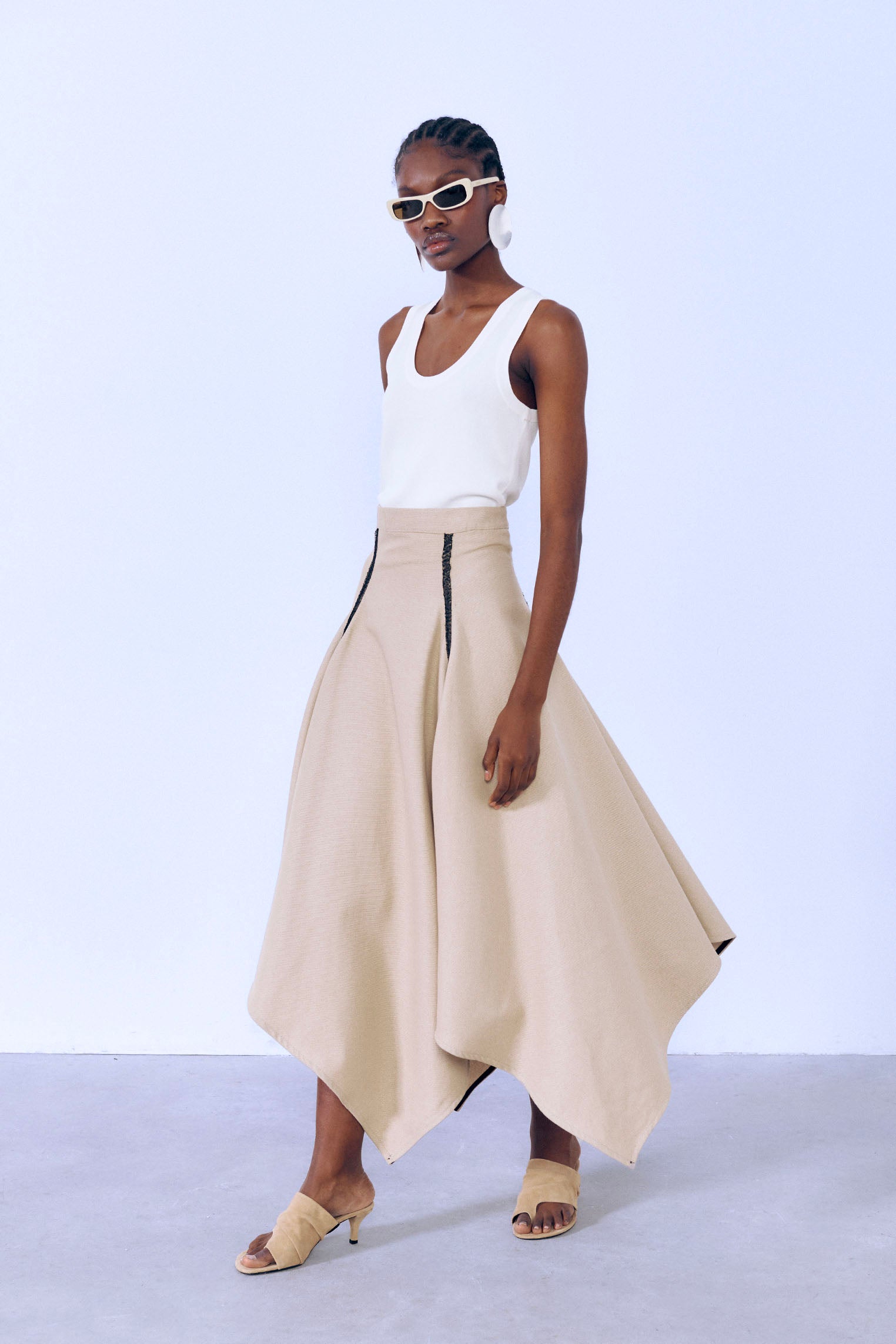 Falda con cortes beige