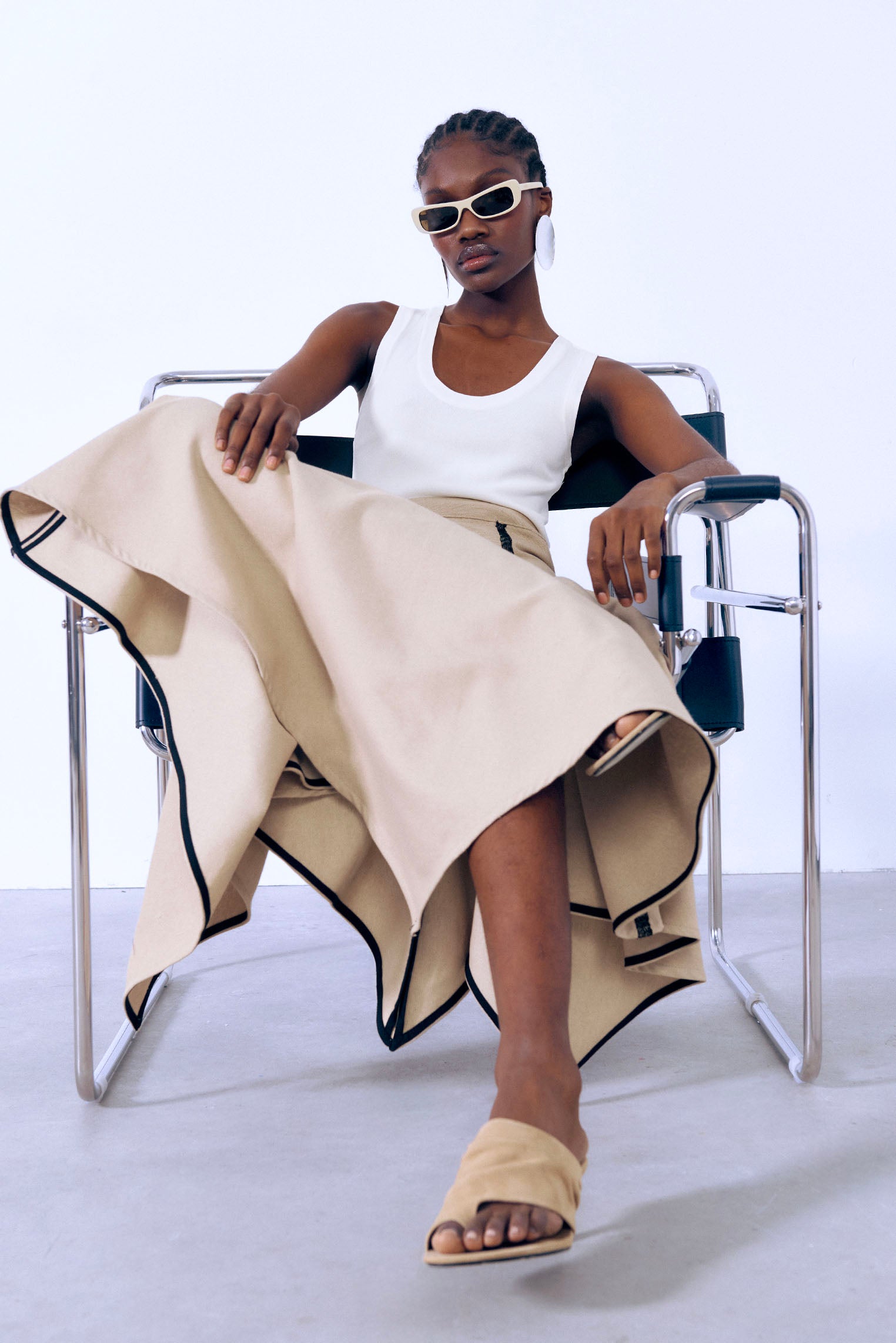 Falda con cortes beige