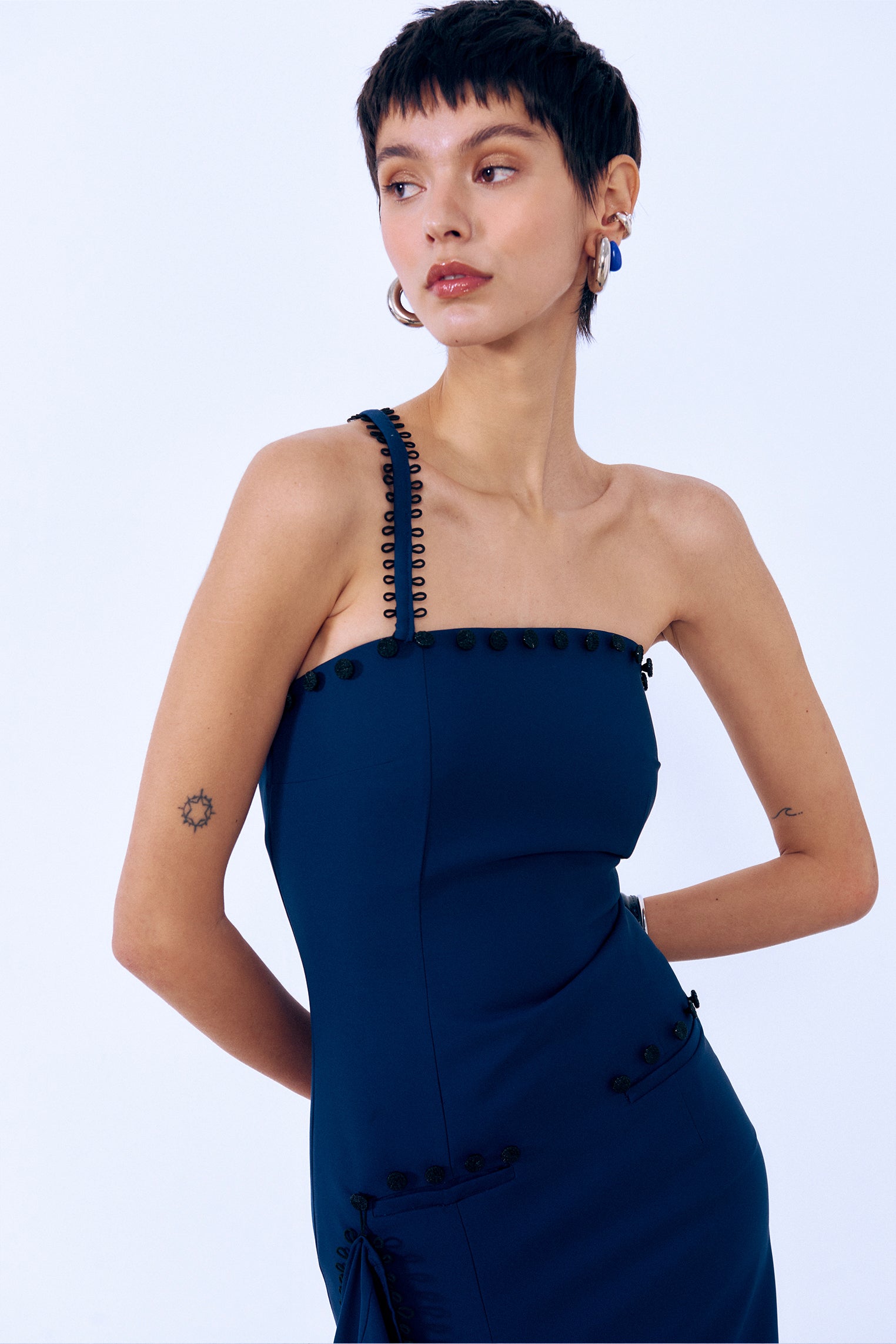 Vestido con cola drapeado PRE-ORDER