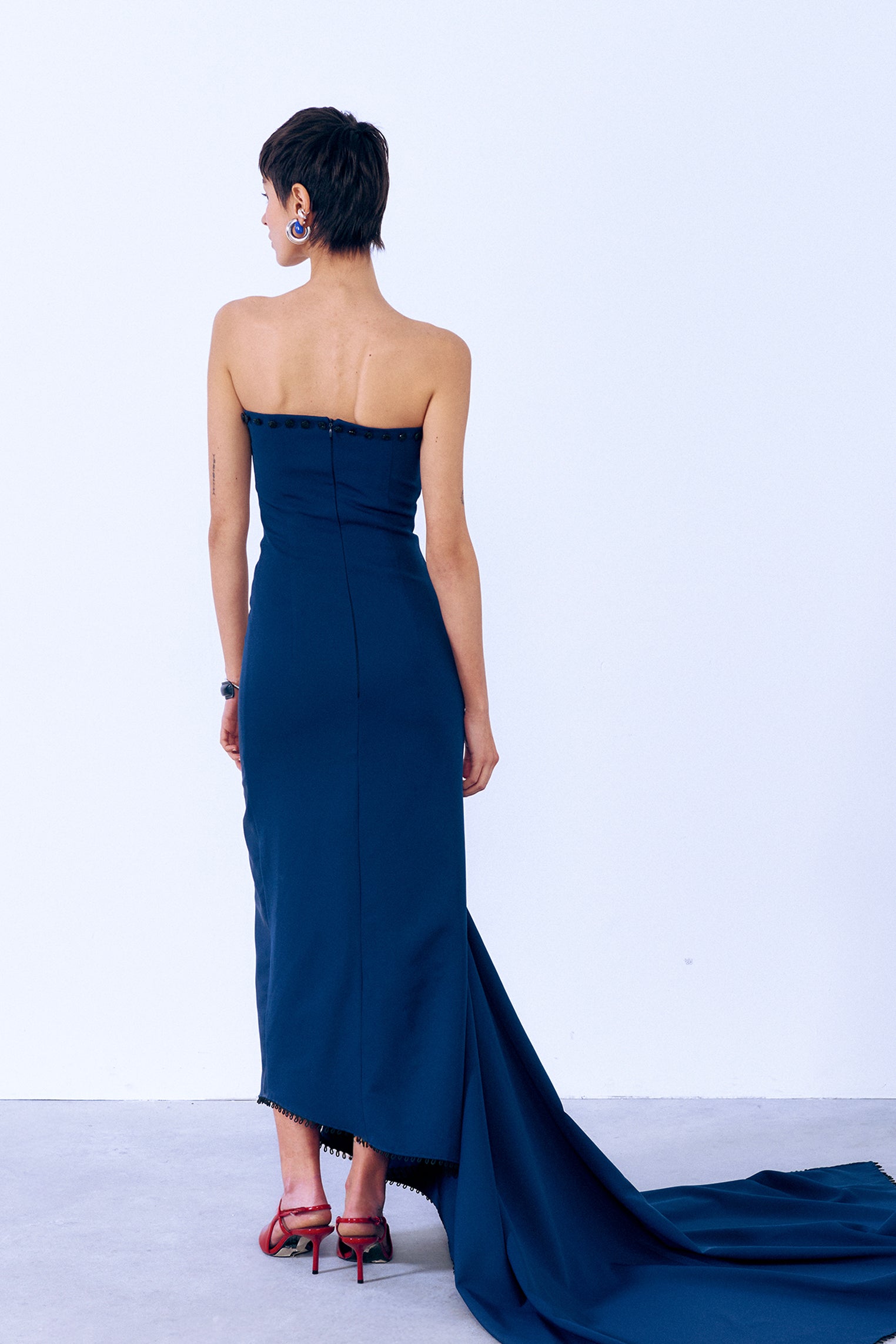 Vestido con cola drapeado PRE-ORDER