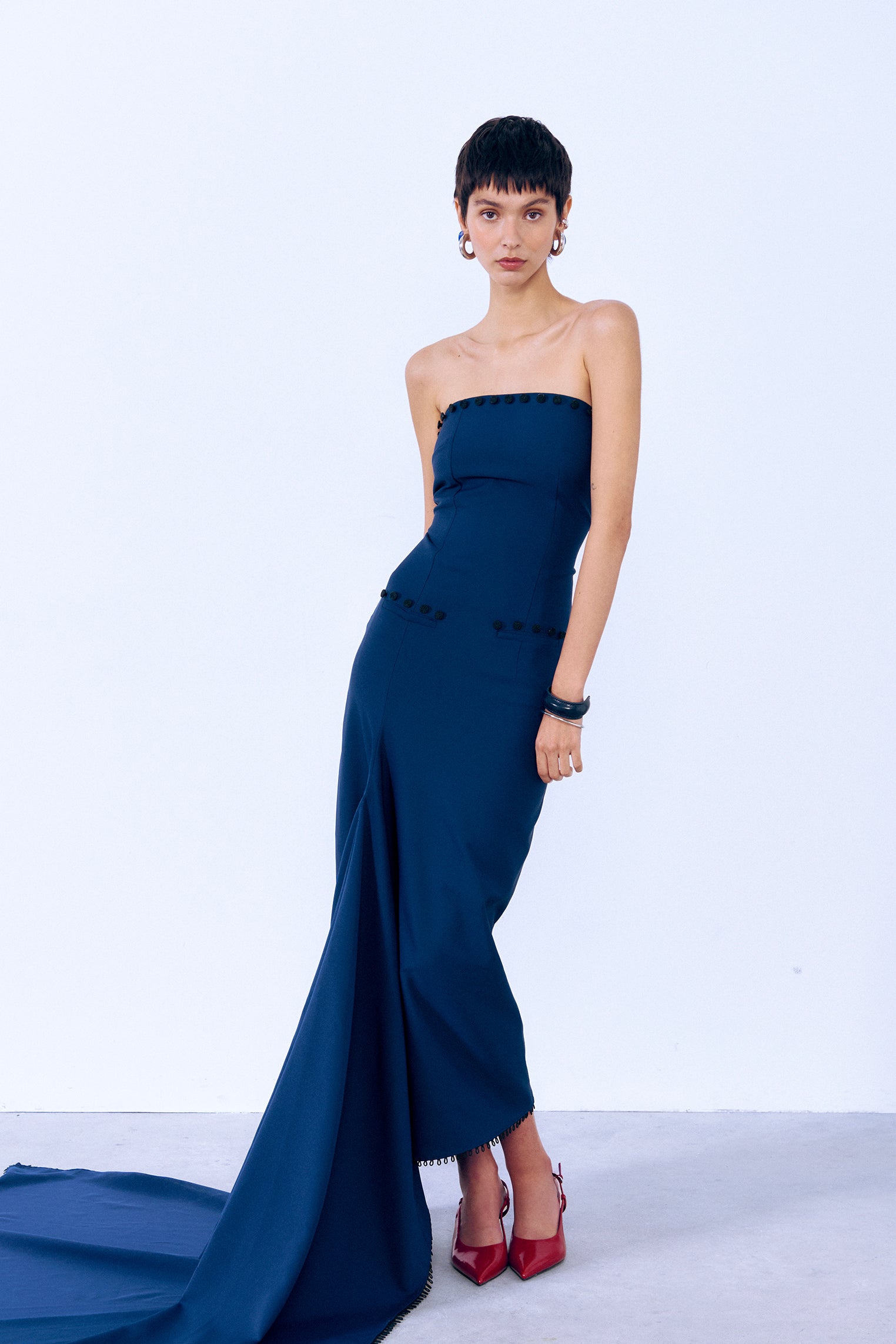 Vestido con cola drapeado PRE-ORDER