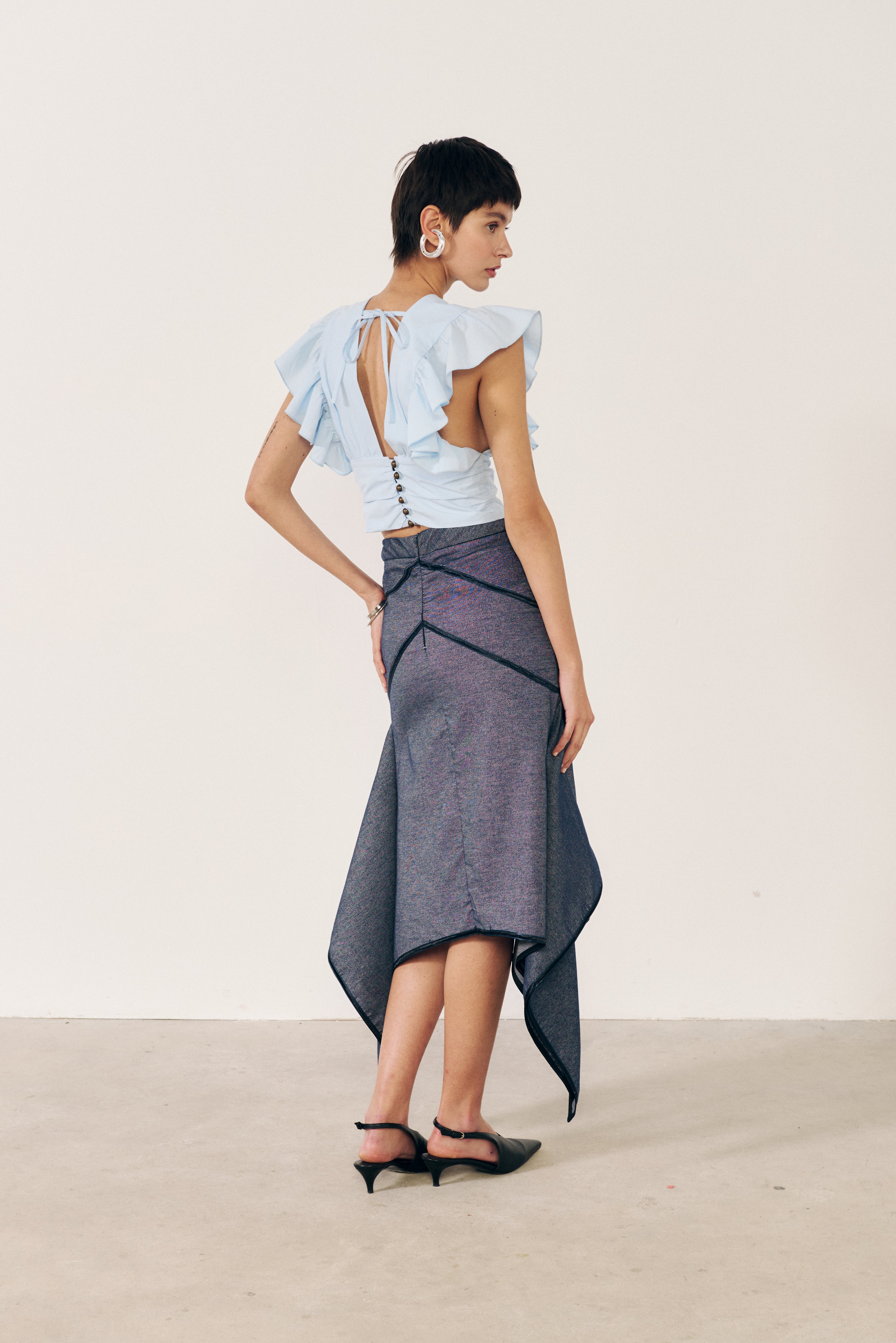 Top con volantes azul