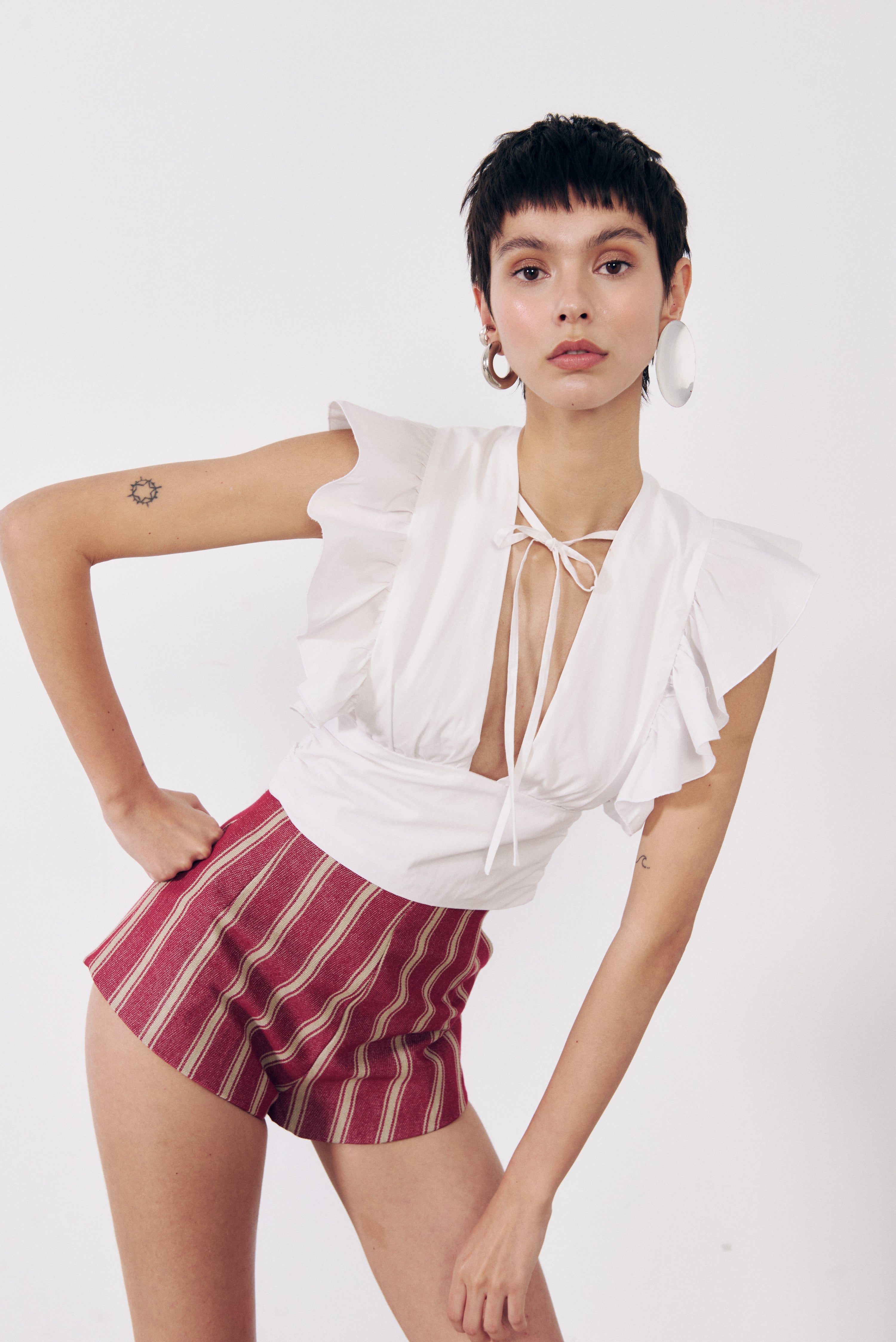 Short estructurado rayas rojas