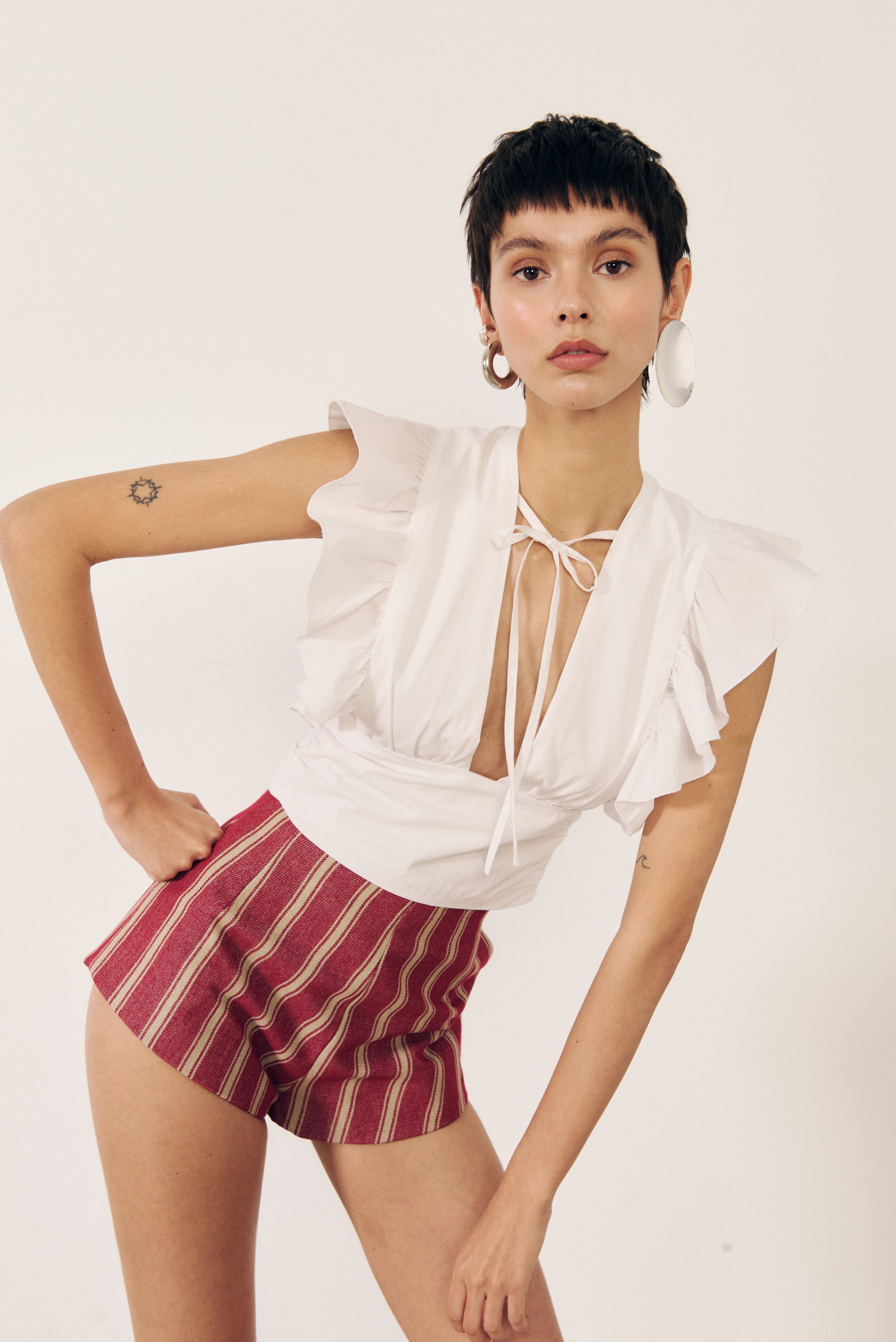 Short estructurado rayas rojas