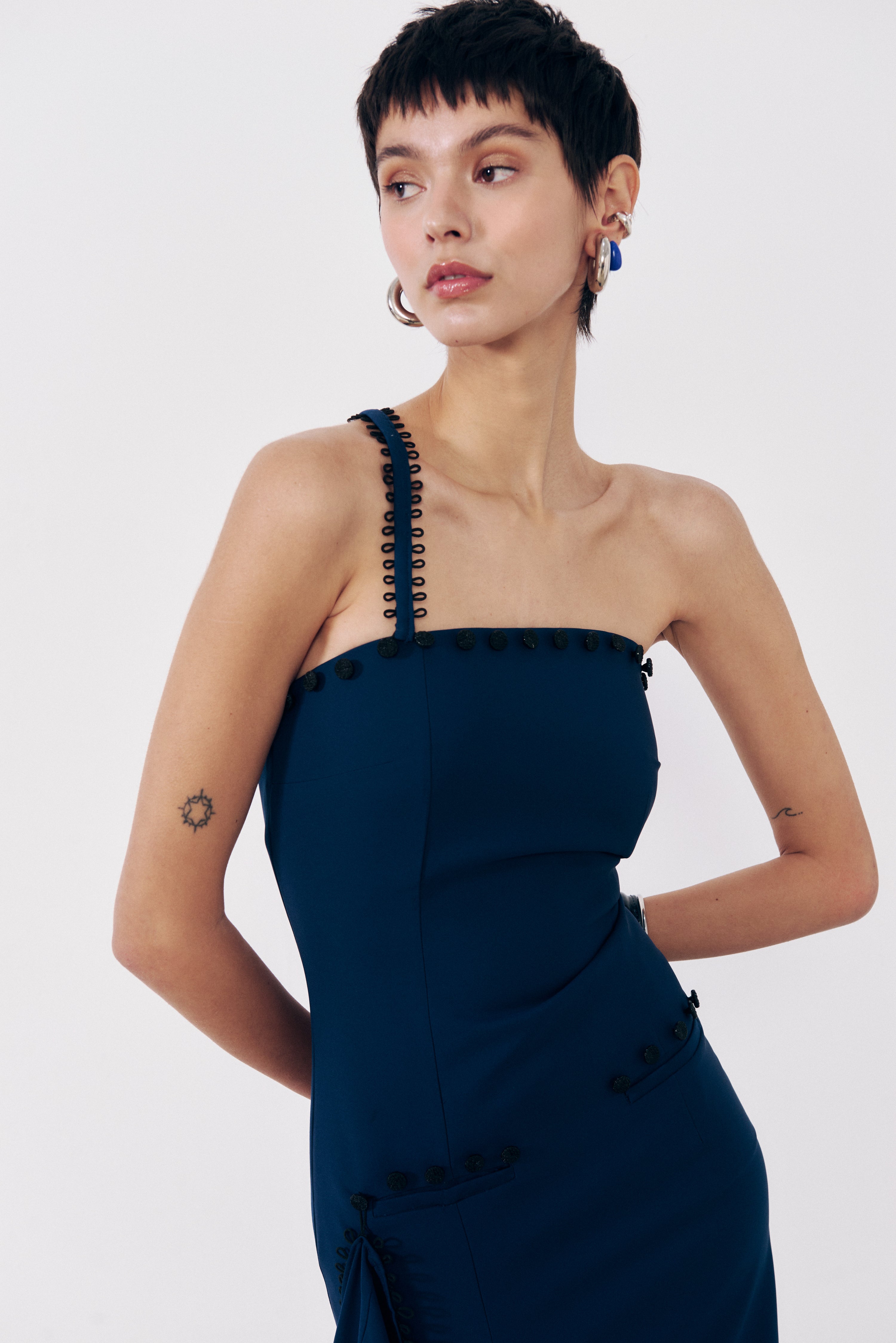 Vestido con cola drapeado PRE-ORDER