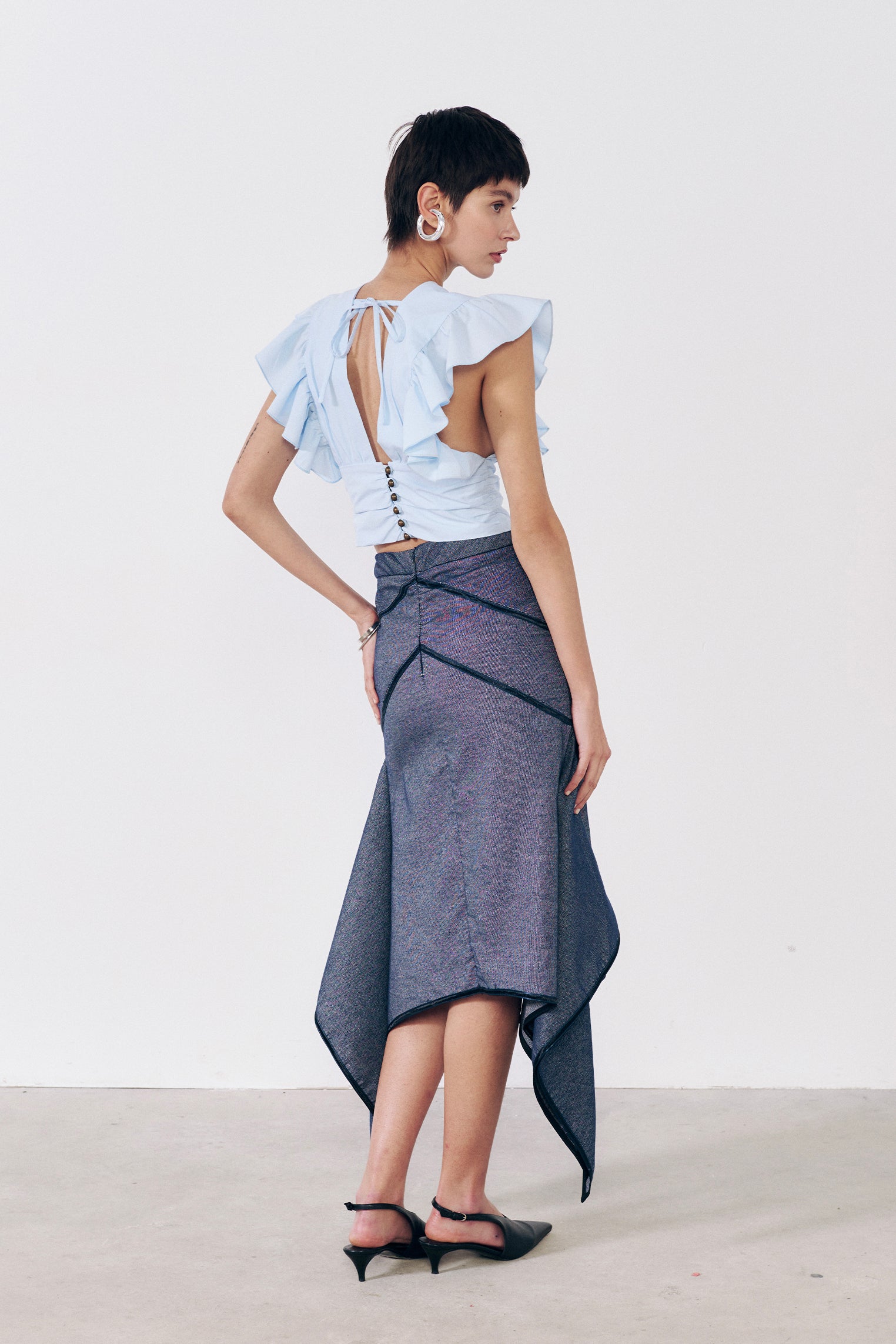 Top con volantes azul