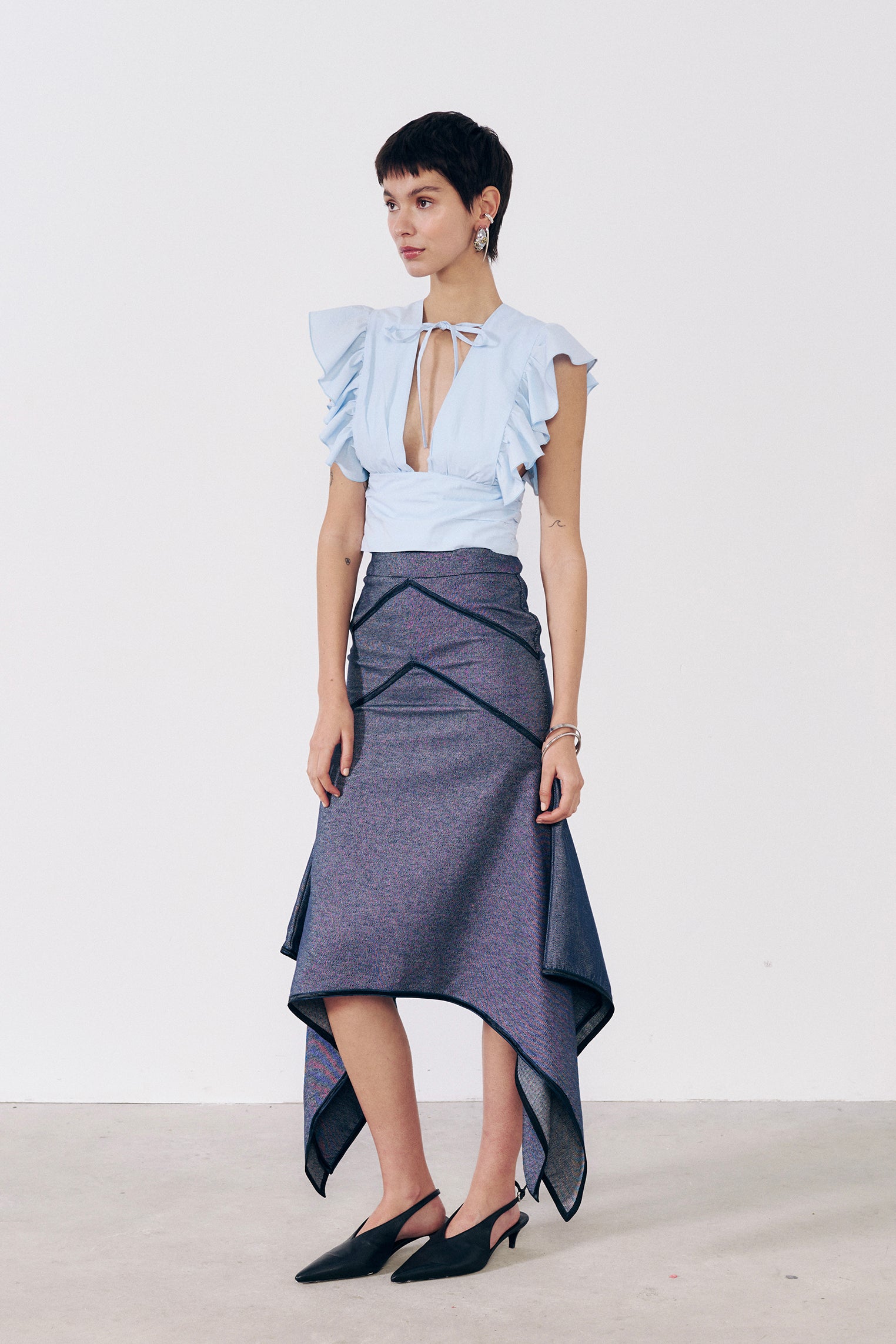Top con volantes azul