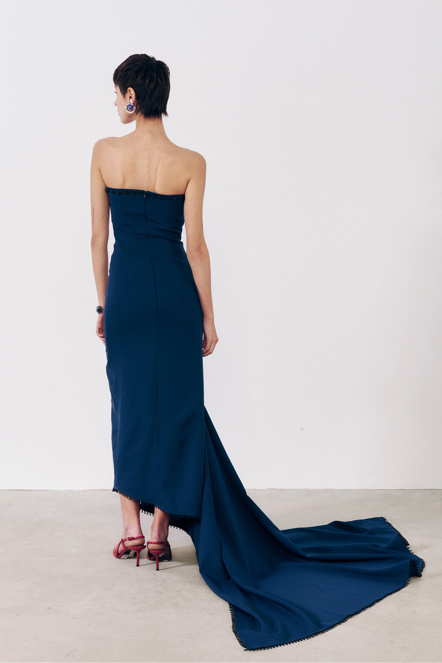 Vestido con cola drapeado PRE-ORDER