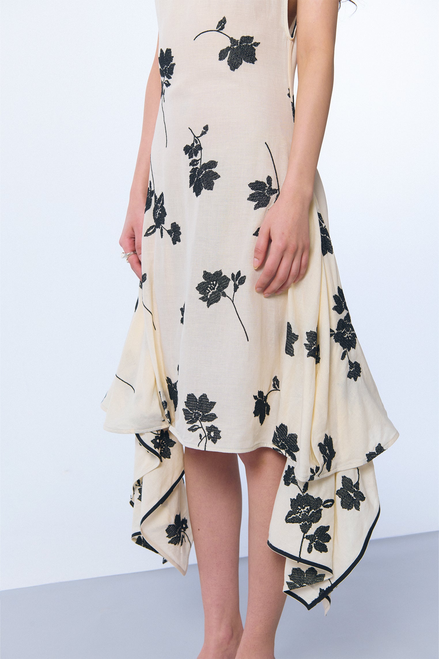Vestido "ventorro" en voile bordado