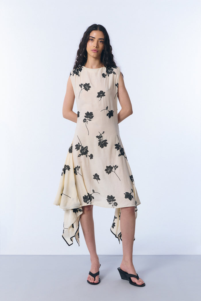 Vestido "ventorro" en voile bordado