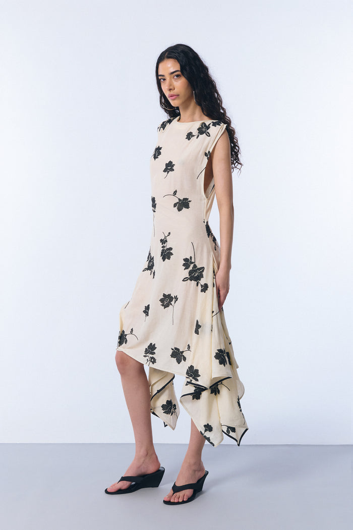 Vestido "ventorro" en voile bordado
